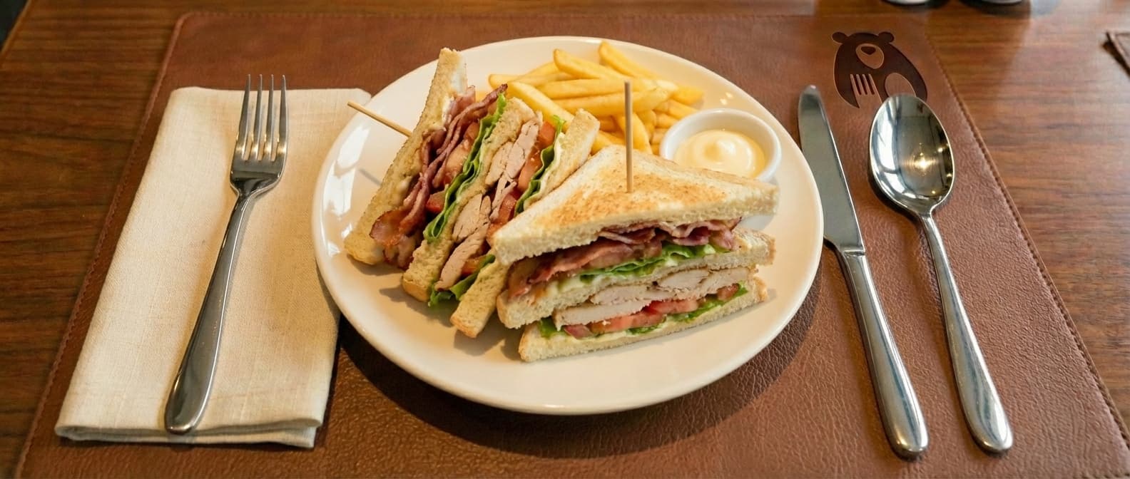 Club Sandwich cu Cartofi Prăjiți