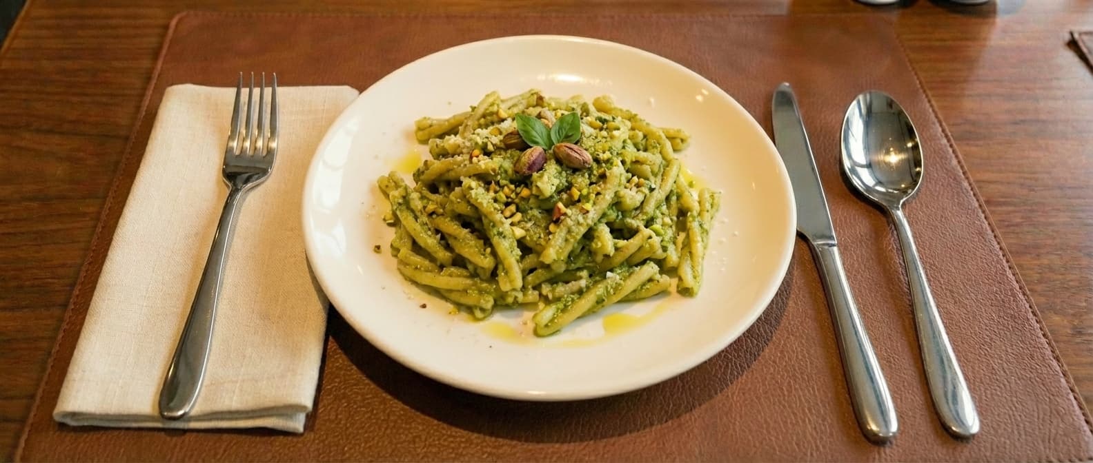 Paccheri al Pesto Di Pistacchio E Salsiccia