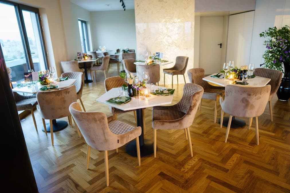 Amethyst Sky Bar restaurant in București 030825