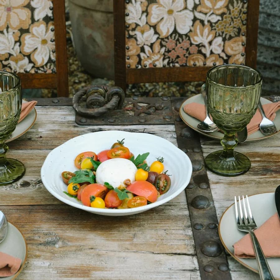 Salată cu burrata